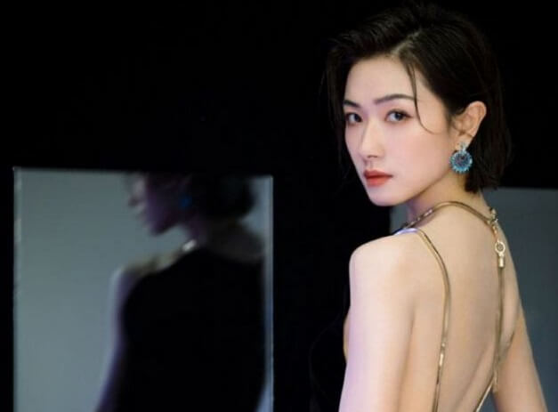 请万茜代言多少钱?万茜有哪些社会活动?