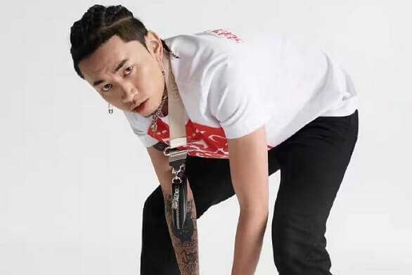 马思唯成为纪梵希炙爱大使